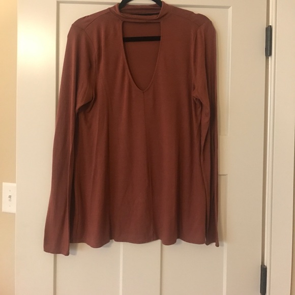 Express choker shirt✨ - Picture 1 of 2